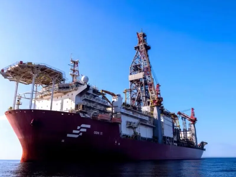 Petróleo e Petrobras levam Ibovespa à alta de 0,54%