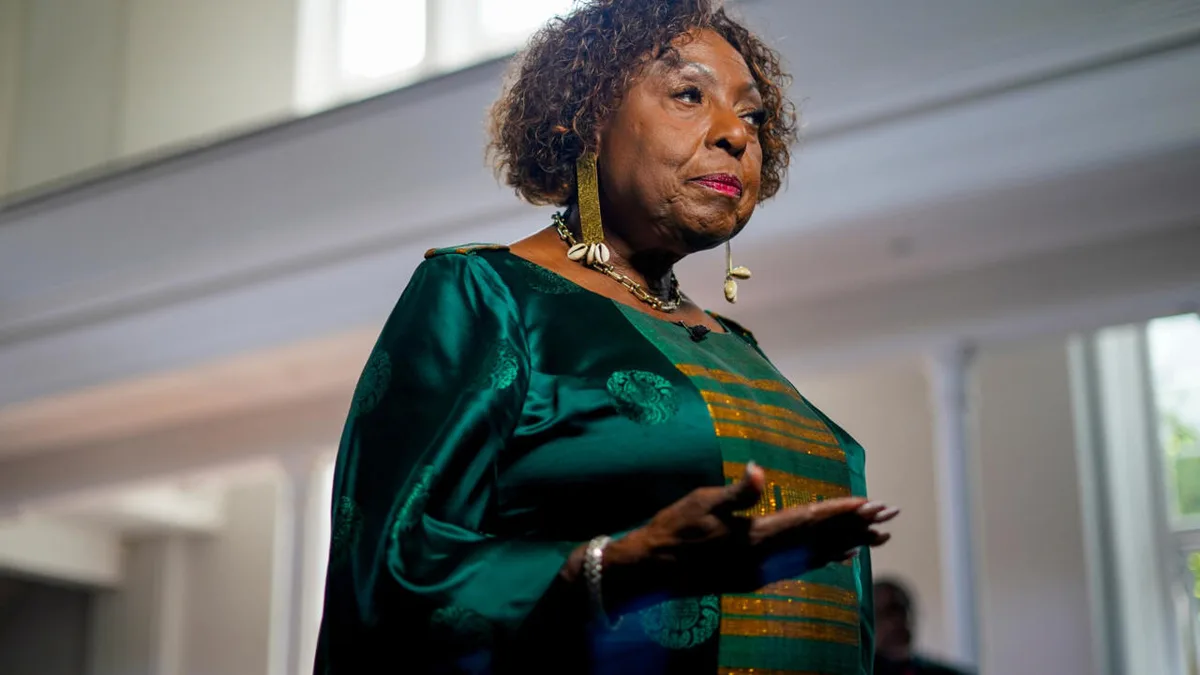 Jamaica leva ao rei Charles III pedido de reparação pela escravidão