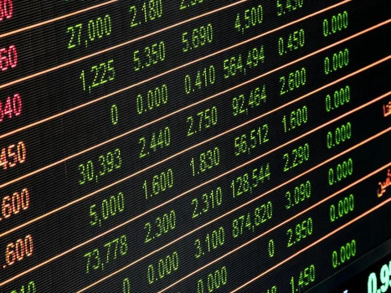 Ibovespa avança apesar de bolsas externas e aguarda pesquisa eleitoral