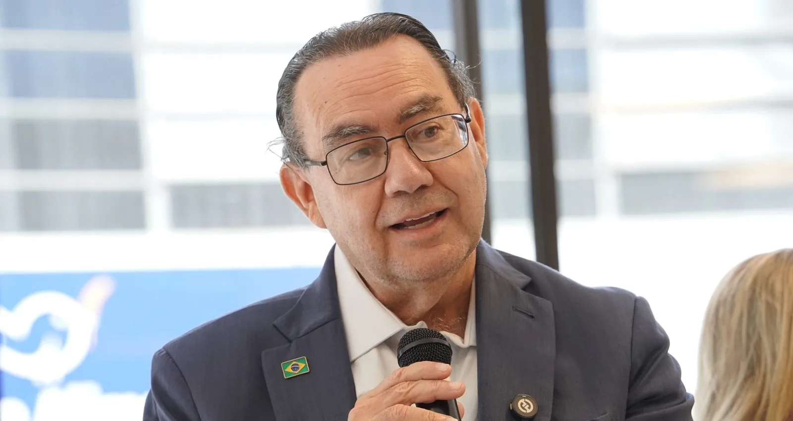 Cury veta apoio a Lula e cobra compromissos de Flávio Bolsonaro