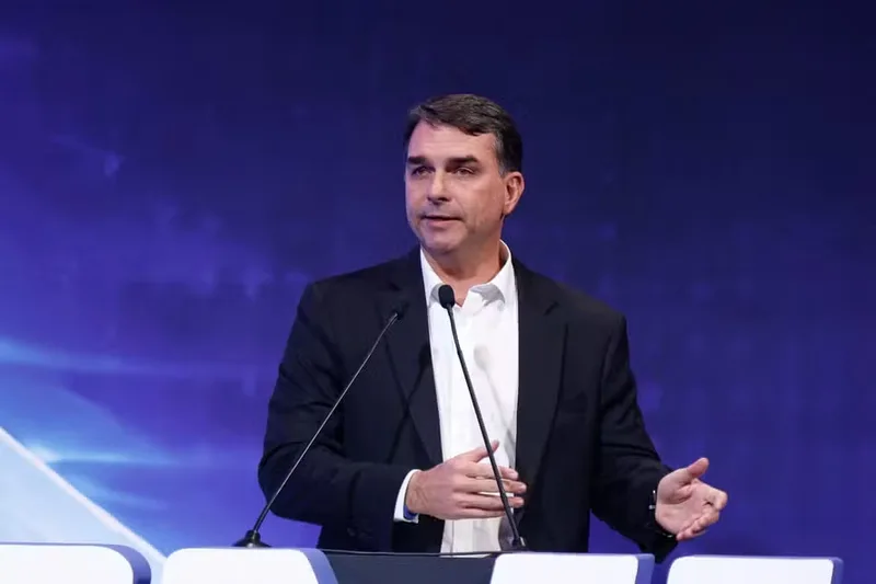 Campanha de Flávio Bolsonaro diverge sobre alcance de plano fiscal