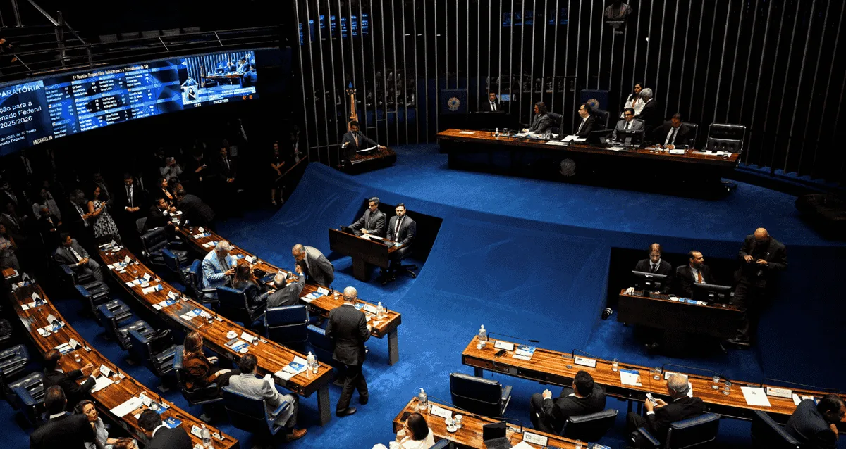 Disputa ao Senado segue acirrada em 24 Estados e no Distrito Federal