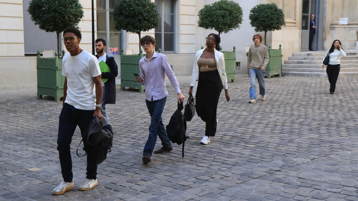Estudantes franceses convocam novos protestos após reunião com governo