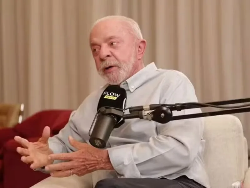 Lula discute com Banco Central limite de um cartão de crédito por pessoa