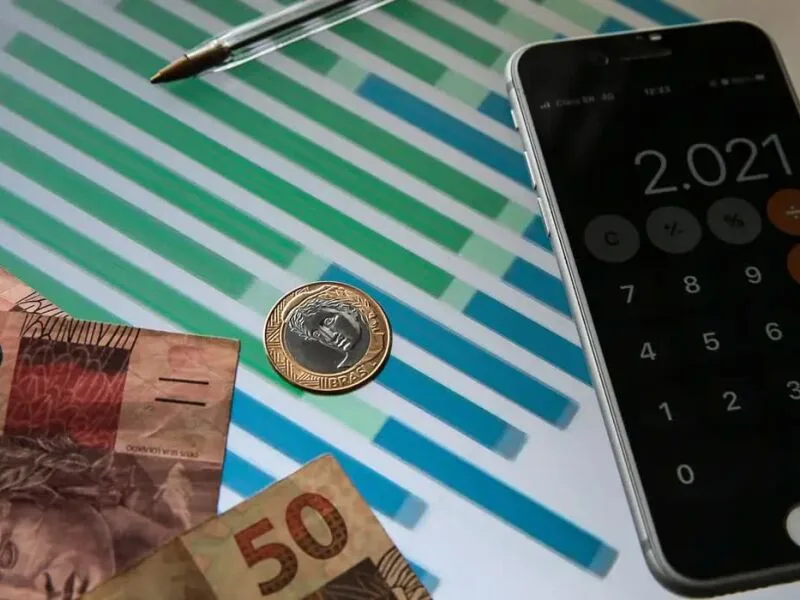 Juros futuros recuam após comunicado do Copom e melhora no exterior