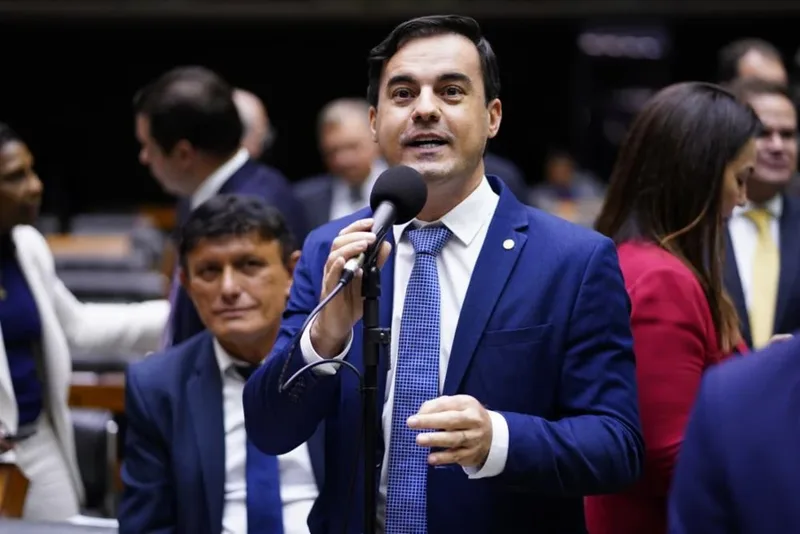STF arquiva ação de Capitão Wagner contra Camilo Santana