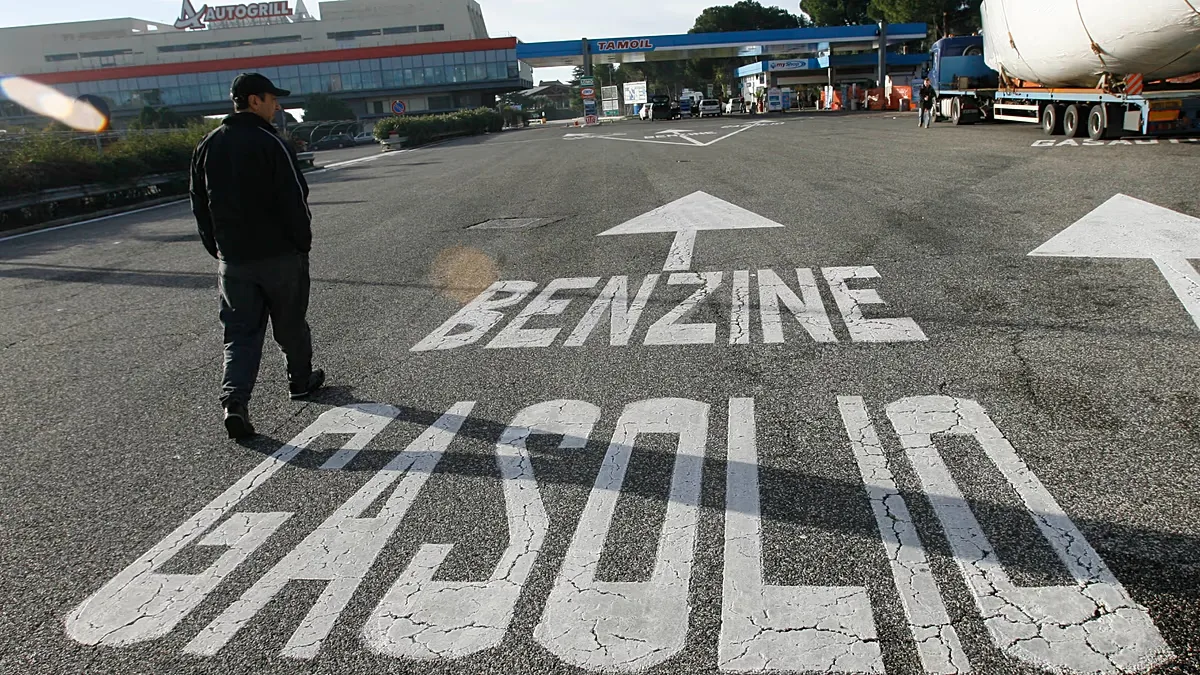 Acordo com petrolíferas reduz preços, mas não encerra protestos na Itália