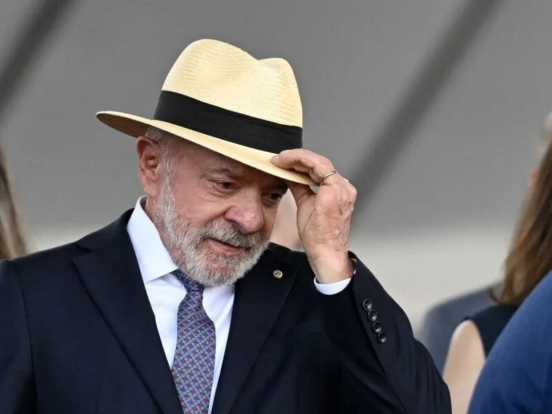 Medida que encerra cobrança sobre compras de até US$ 50 será assinada por Lula