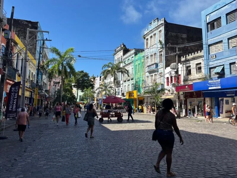 Feriado altera horários de shoppings e serviços no Recife e região