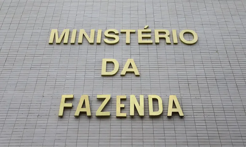 Juros e despesas sociais ampliam pressão sobre as contas públicas