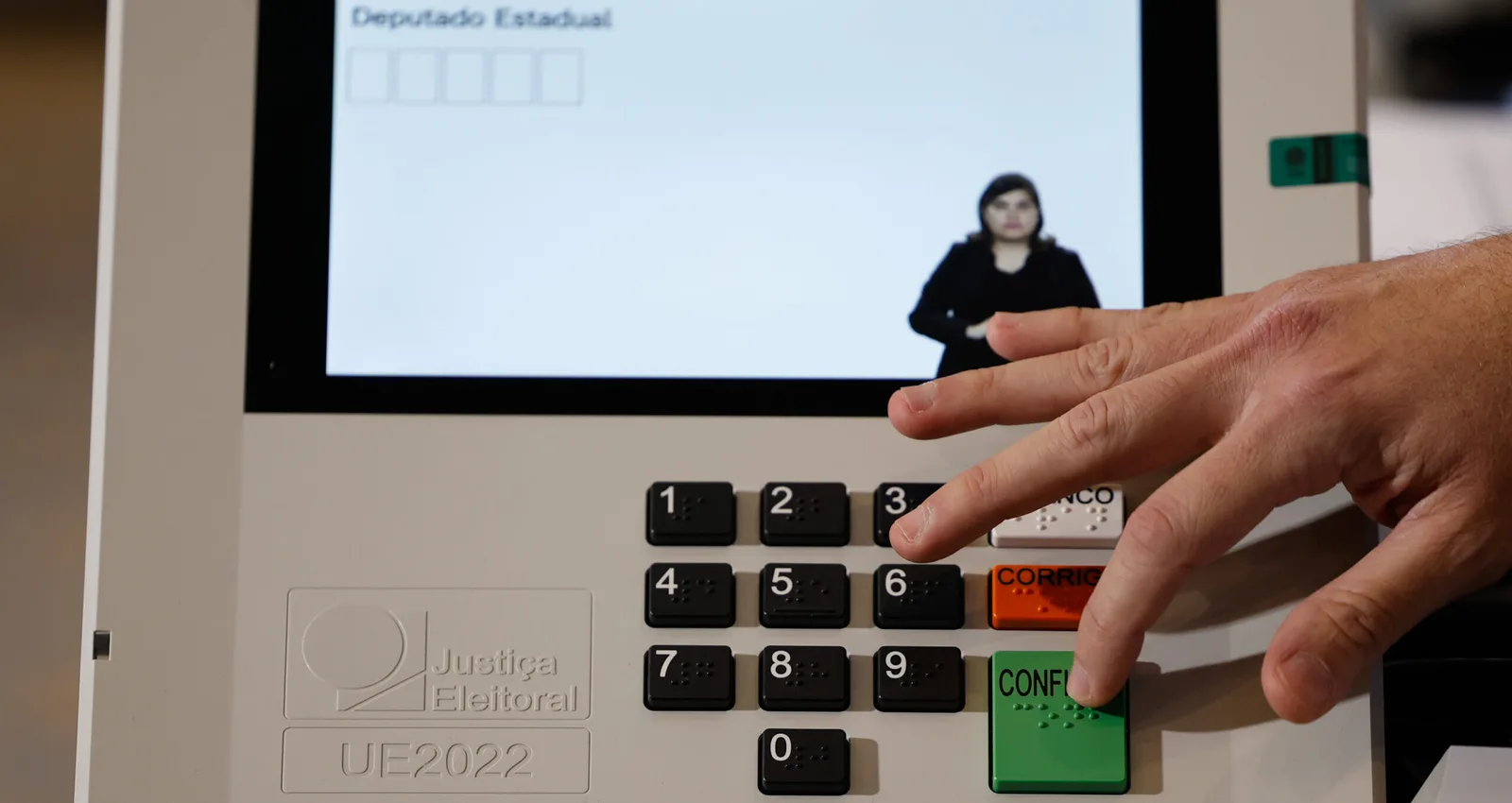 TSE autoriza voto assistido para eleitores com deficiência nas eleições 2026