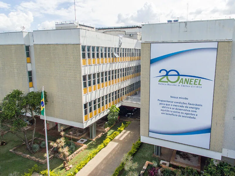 TCU pede prazo para Anatel e Aneel atualizarem regras sobre postes