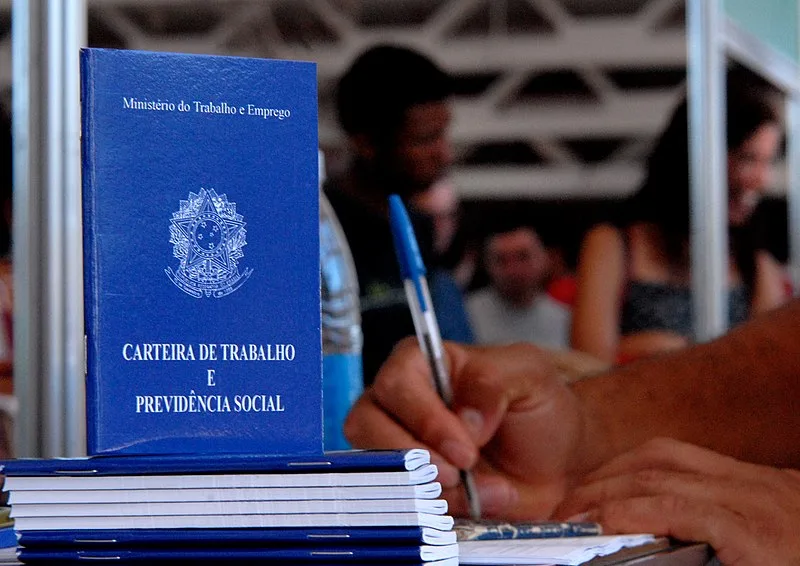 PEC que prevê fim da escala 6×1 começa a ser debatida no Senado