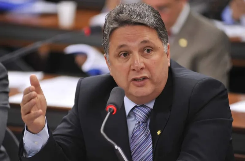 Desistência de Garotinho favorece Douglas Ruas na disputa pelo governo do Rio