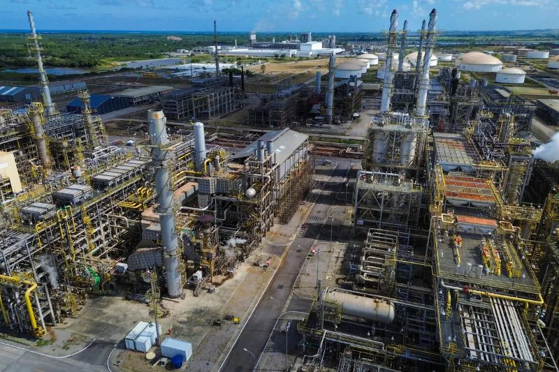 Ex-executivos são condenados por cartel em obras da Petrobras
