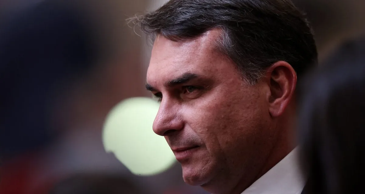 Flávio Bolsonaro usou jato ligado a Vorcaro em voo para Brasília