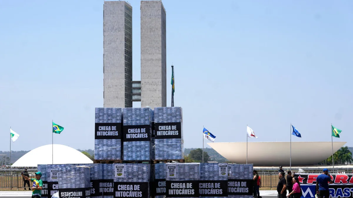 Crise no STF ofusca campanha presidencial, apontam jornais europeus
