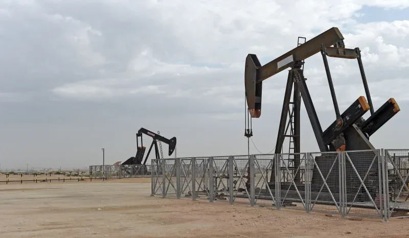Ameaças entre Irã e Estados Unidos sustentam alta do petróleo