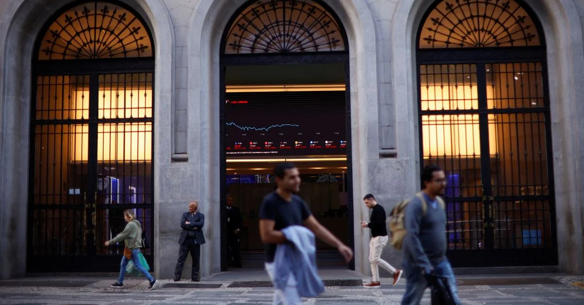 Ibovespa sobe 0,94% e encerra o dia acima dos 206 mil pontos