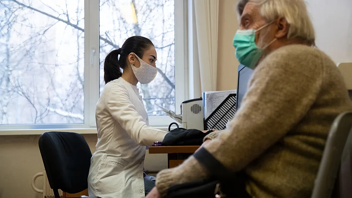 Novas exigências deixam vagas de internato médico sem candidatos na Rússia