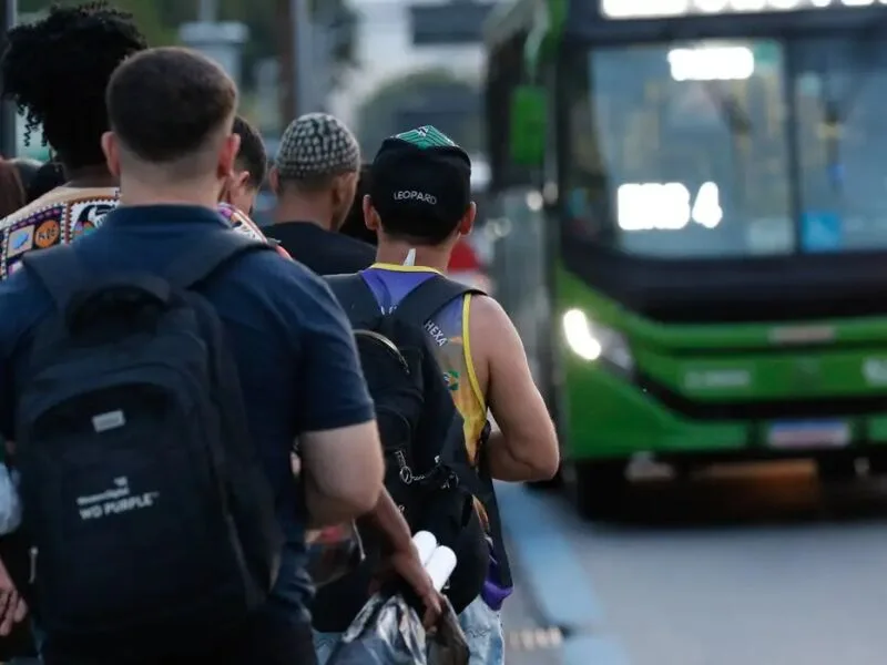 Serviços ficam estáveis em julho, abaixo das estimativas do mercado