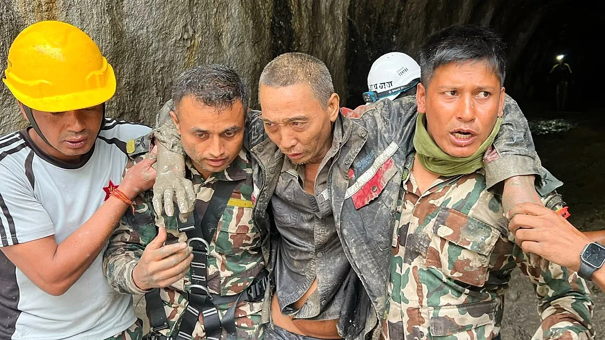 Sobreviventes são encontrados no Nepal dez dias após enchentes