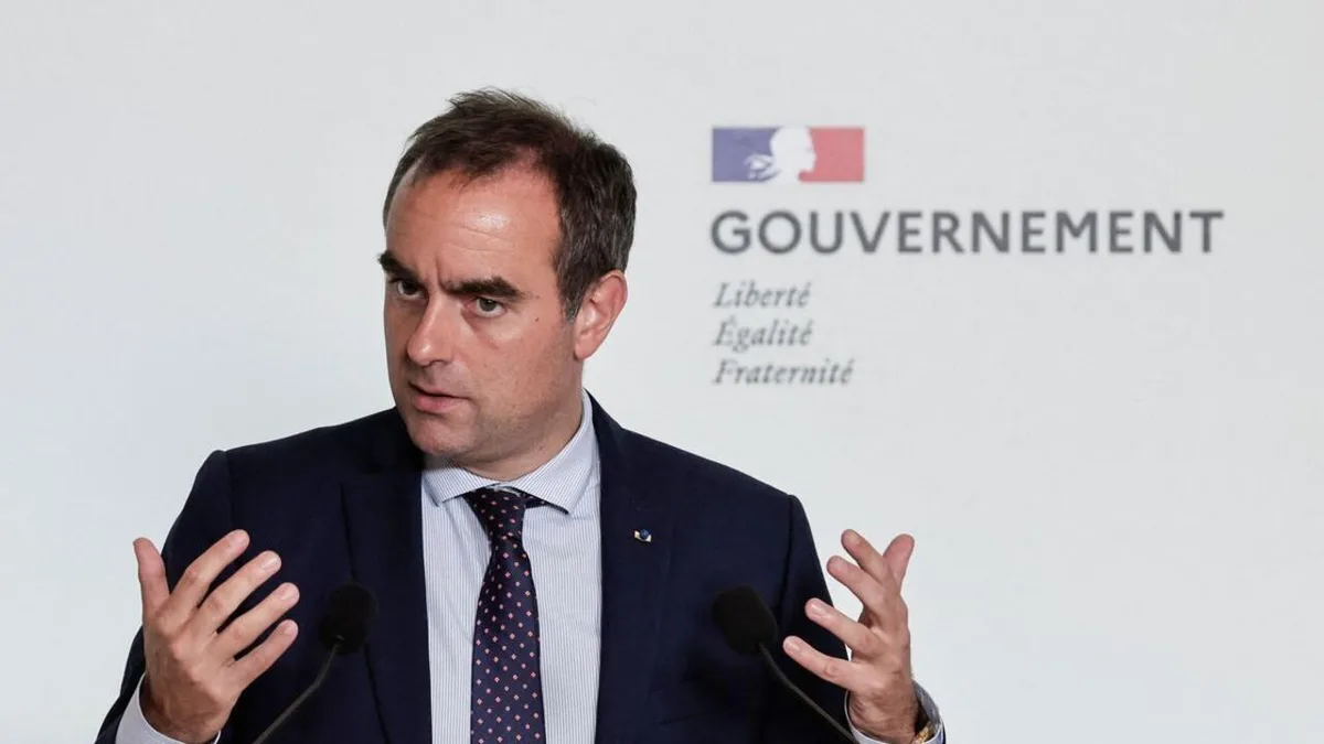 França considera reduzir salários de ministros durante elaboração do orçamento de 2027