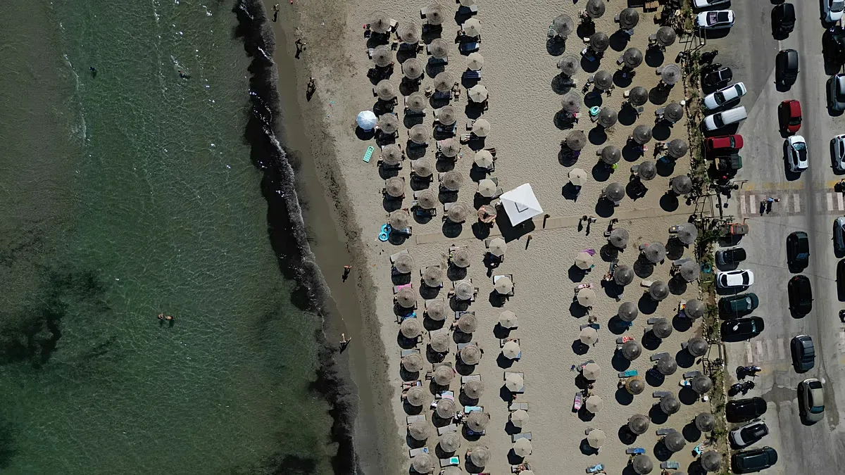 Briga por espreguiçadeira termina com morte em praia de Atenas
