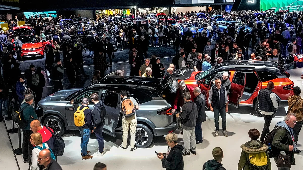 Salão de Paris expõe avanço dos elétricos e pressão chinesa sobre montadoras europeias