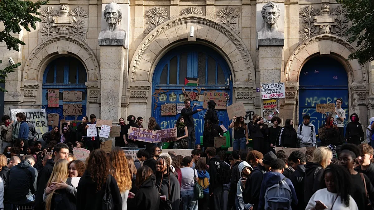 Protestos fecham cerca de 400 escolas e deixam feridos na França