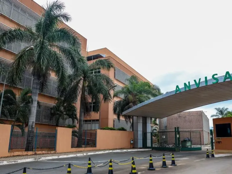 Anvisa interrompe três estudos da Novartis com terapia celular experimental