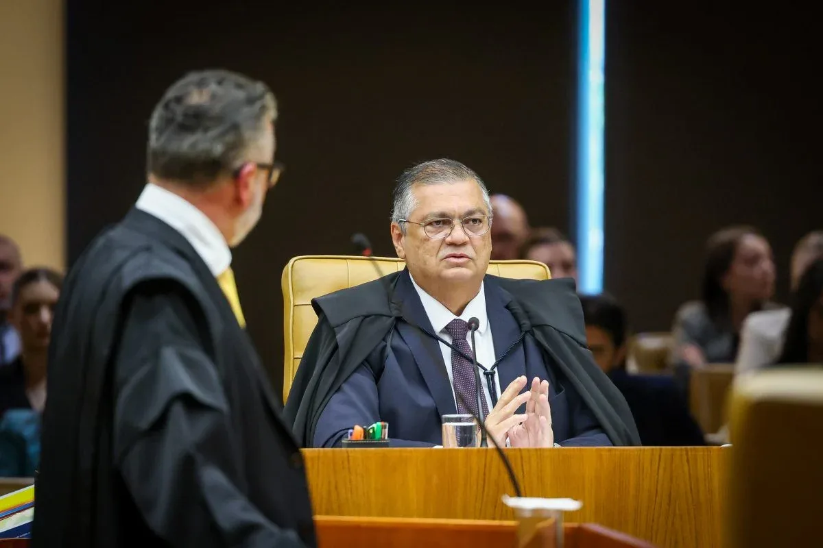 Dino pede investigação sobre ligação de Vorcaro com concessionária em São Paulo