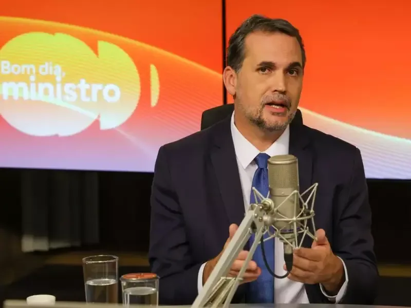 Moretti defende ajuste entre receitas e despesas para reduzir juros