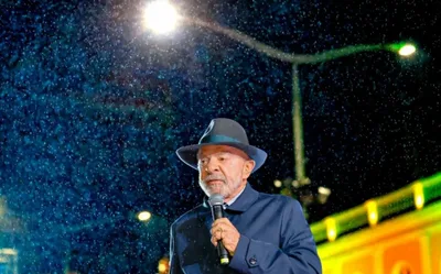 Lula empaca nas pesquisas enquanto Flávio Bolsonaro recupera espaço