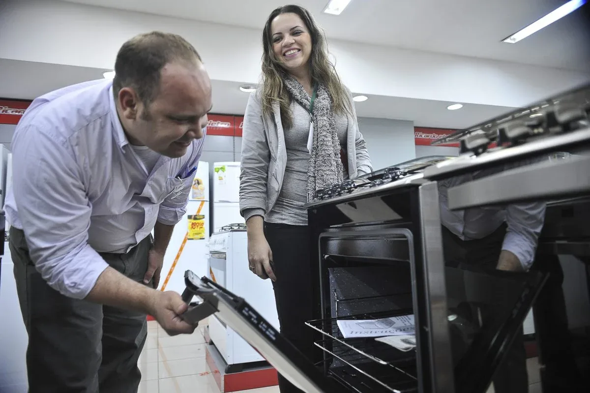Empate eleitoral pode reduzir compras de maior valor no comércio brasileiro