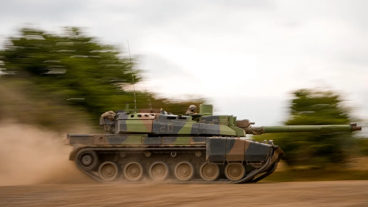 França e Alemanha mantêm projeto de tanque apesar de declarações conflitantes