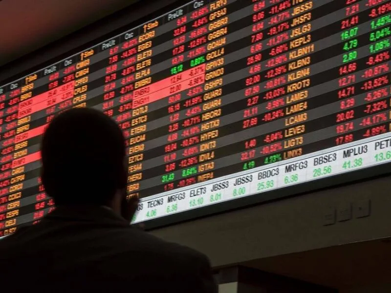 Ibovespa sobe 0,46% com foco em eleições e dados do mercado de trabalho