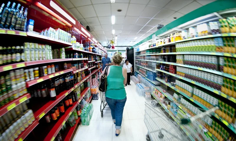 Decisão provisória libera supermercados de negociação para abrir em feriados