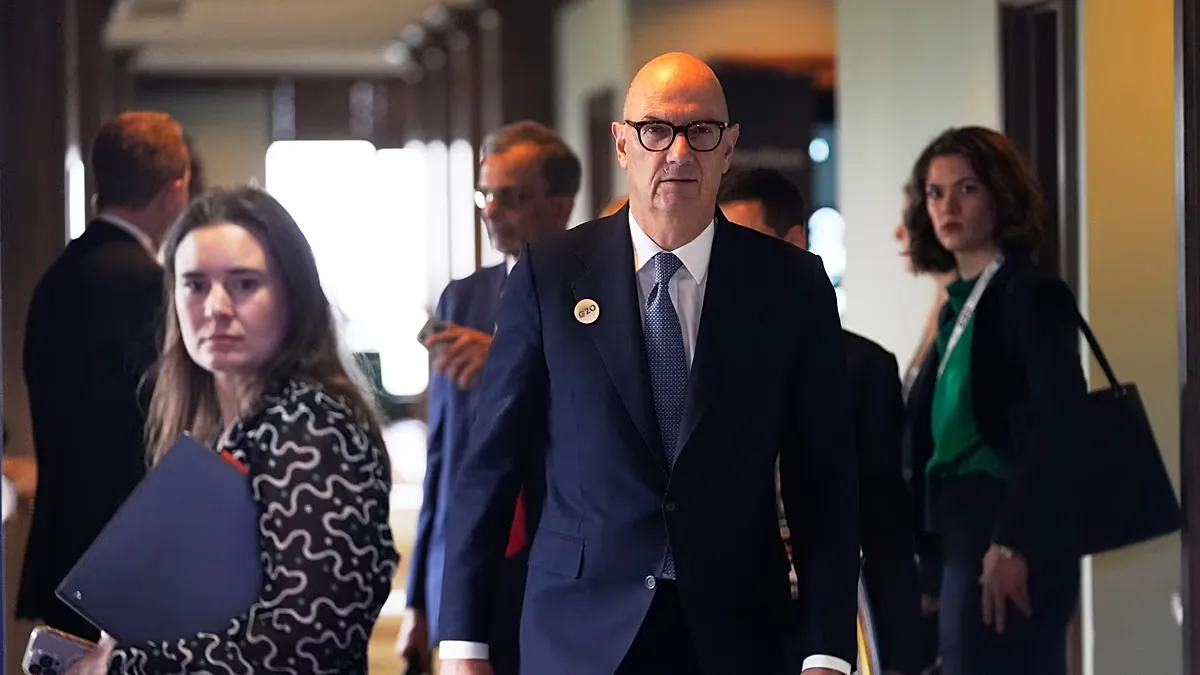 Governo francês tenta conter déficit antes de votação do orçamento de 2027