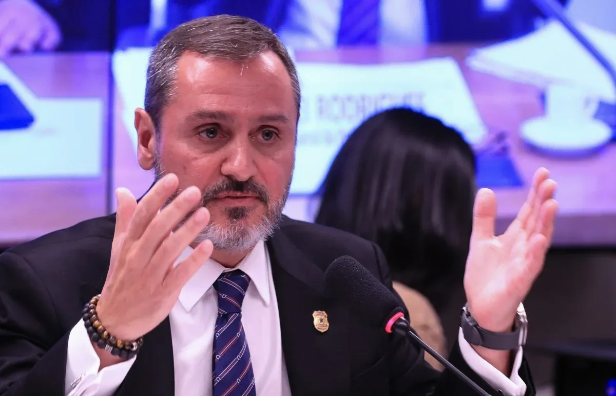 Diretor-geral da PF nega monitoramento de André Mendonça ao STF