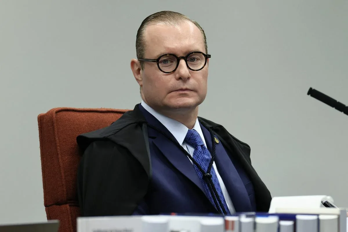 Zanin solicita manifestação da Anatel sobre acesso móvel nas eleições de 2026