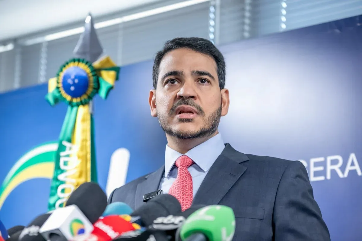 AGU aponta riscos jurídicos para não levar pedido da PF ao STF