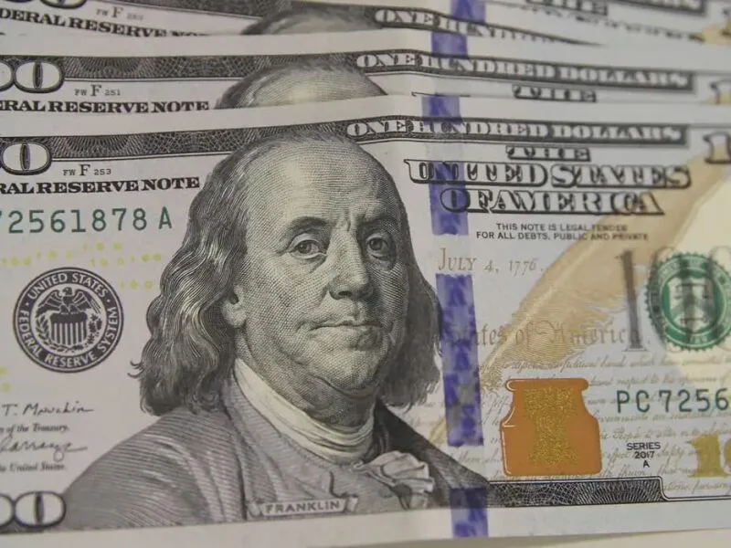 Pressão externa e cenário eleitoral levam dólar a R$ 5,1404