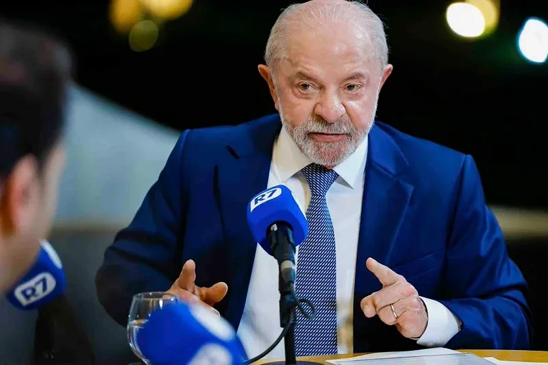 Pesquisa muda cenário para Lula enquanto julgamento sobre Moraes segue aberto