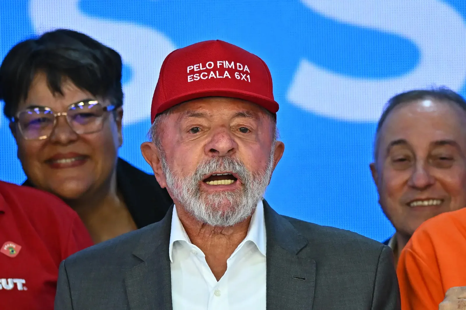 Lula relaciona endividamento a bets e defende fim das plataformas
