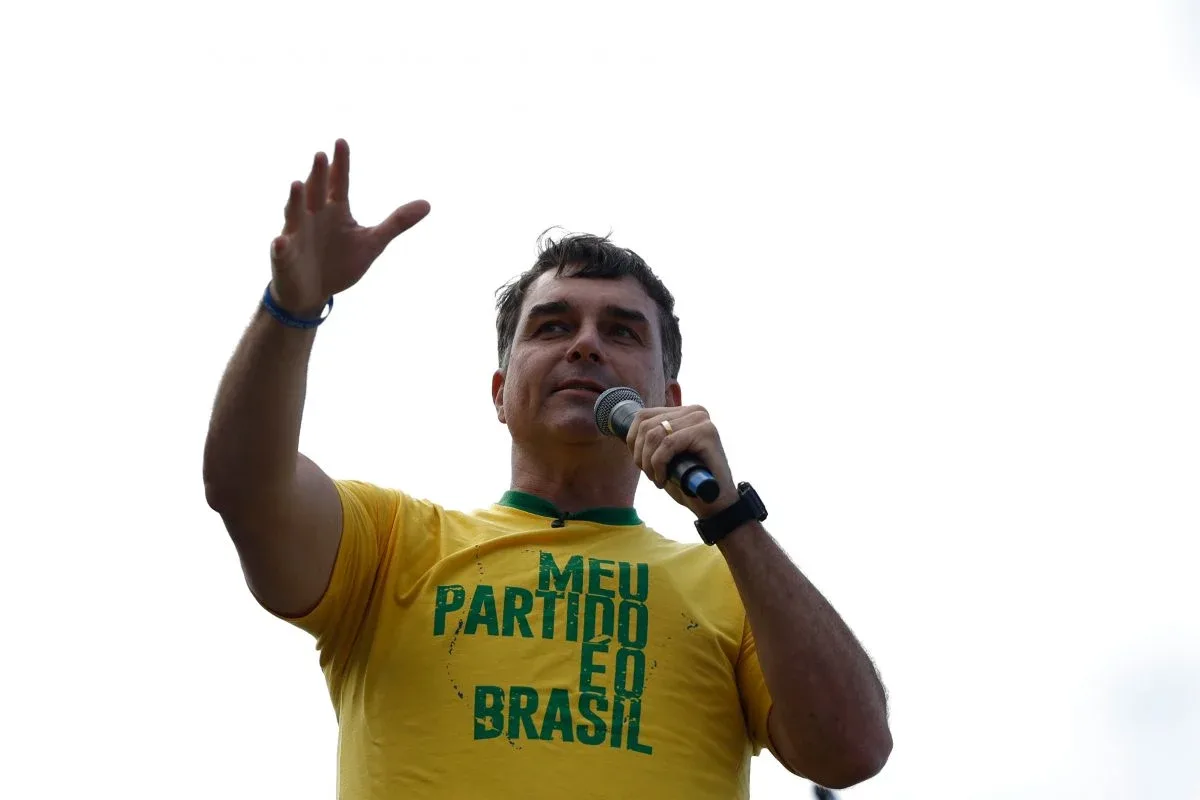 TSE mantém remoções sobre falsa atribuição a Flávio Bolsonaro