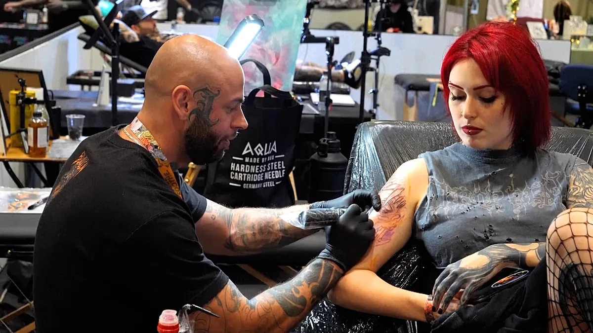IA passa a influenciar escolhas e técnicas de tatuadores