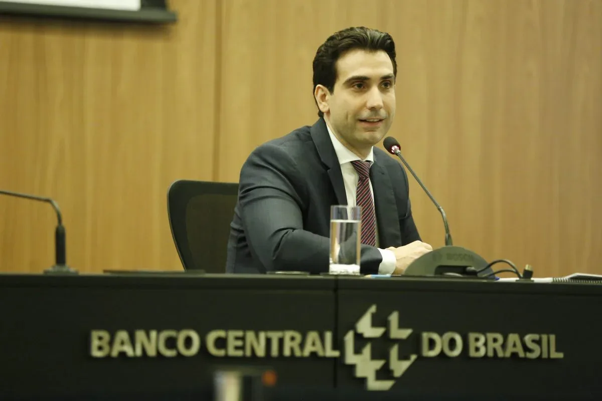 Selic recua para 13,75%, e Copom alerta para incertezas econômicas