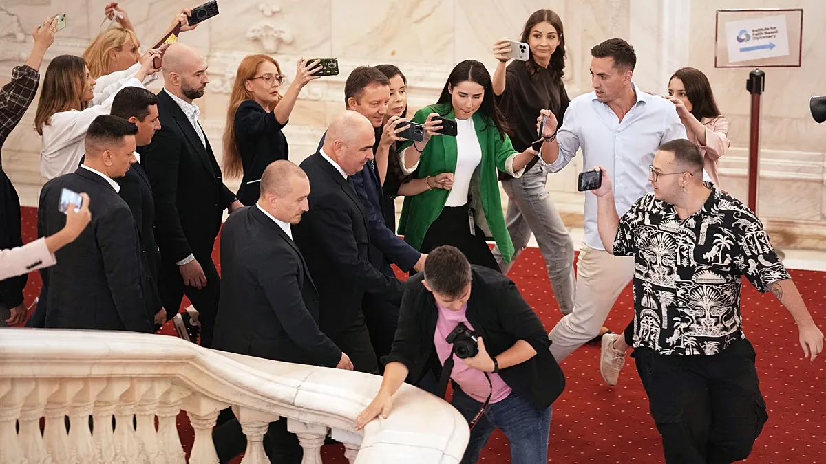 Muresan tenta formar coalizão de governo na Romênia após queda do gabinete