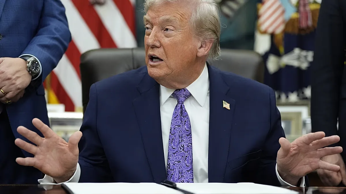 Trump anuncia força de IA e rejeita limitar avanço do setor